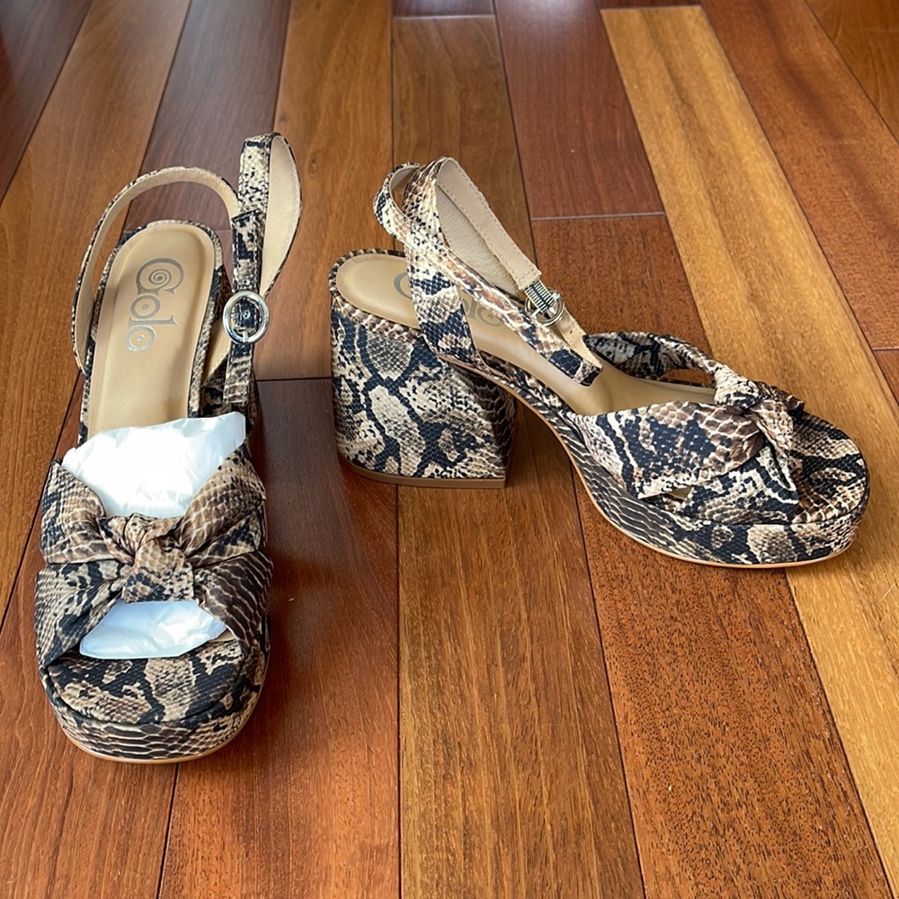 Brand new Vogue GOLO platform shoes.